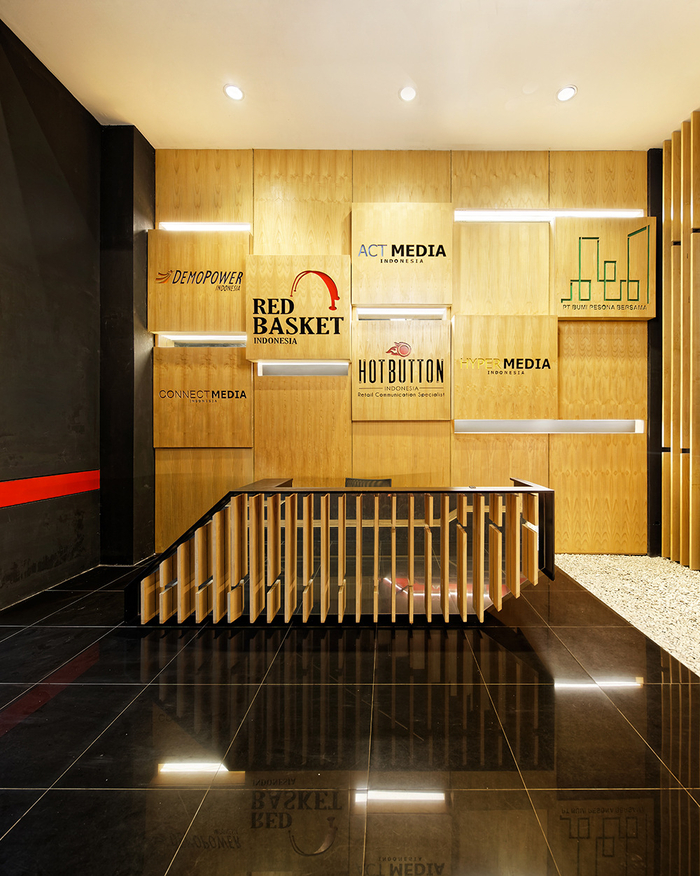 時(shí)尚木語(yǔ)  OMG印尼公司辦公室設(shè)計(jì)欣賞