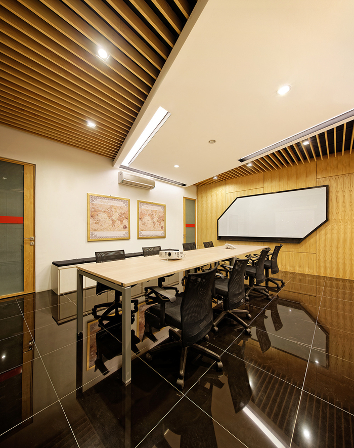 時(shí)尚木語(yǔ)  OMG印尼公司辦公室設(shè)計(jì)欣賞