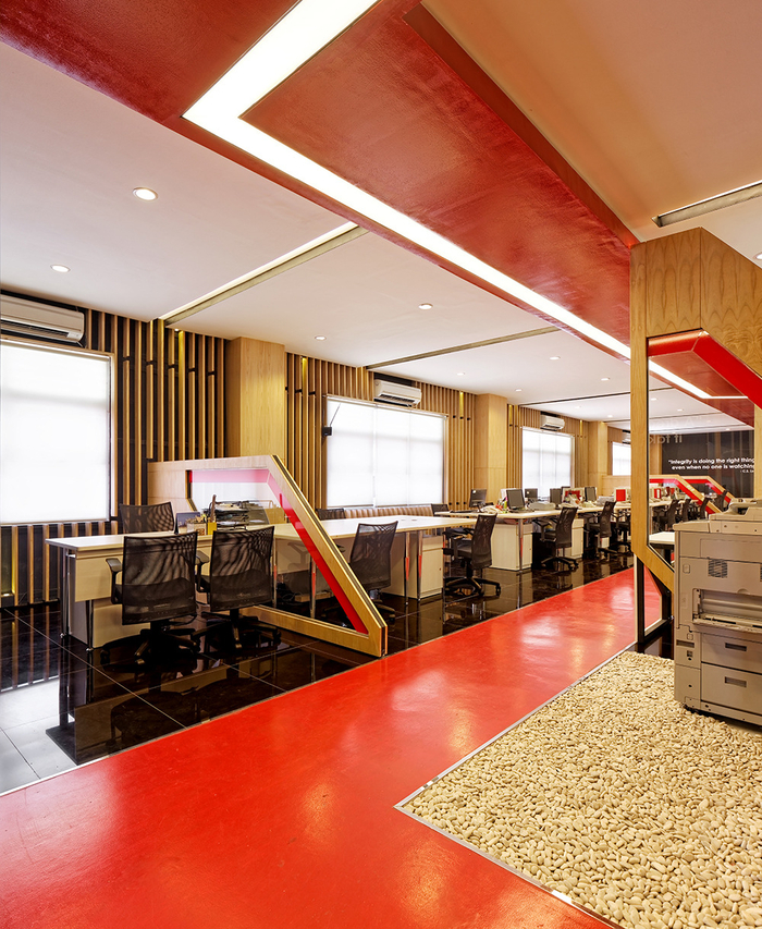 時(shí)尚木語(yǔ)  OMG印尼公司辦公室設(shè)計(jì)欣賞