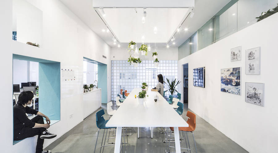 用綠色植物點(diǎn)綴的辦公室設(shè)計