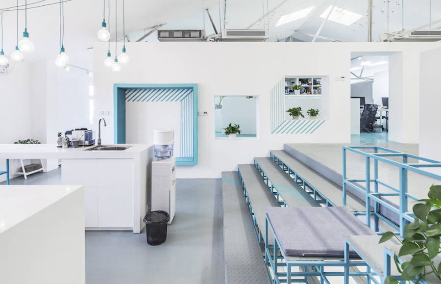 用綠色植物點(diǎn)綴的辦公室設(shè)計