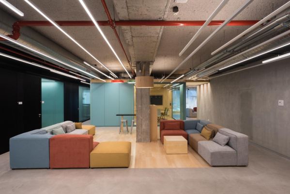 混合空間布局的現(xiàn)代風辦公室設計