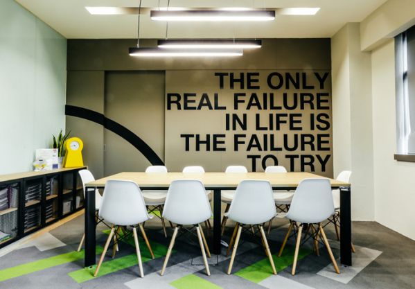 辦公室裝修設計的現(xiàn)代風格辦事處