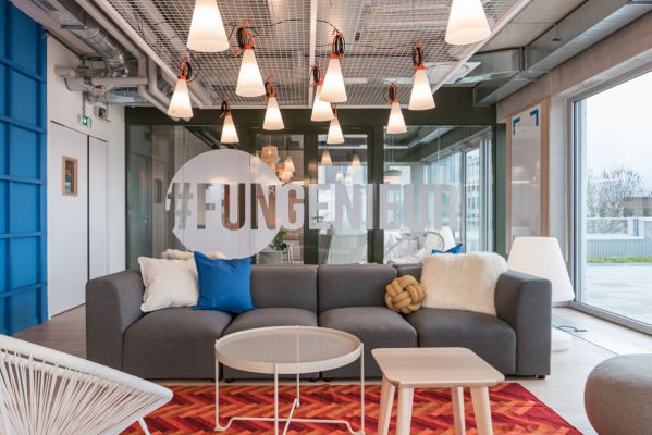 辦公室裝修時(shí)可以去哪些地方買家具